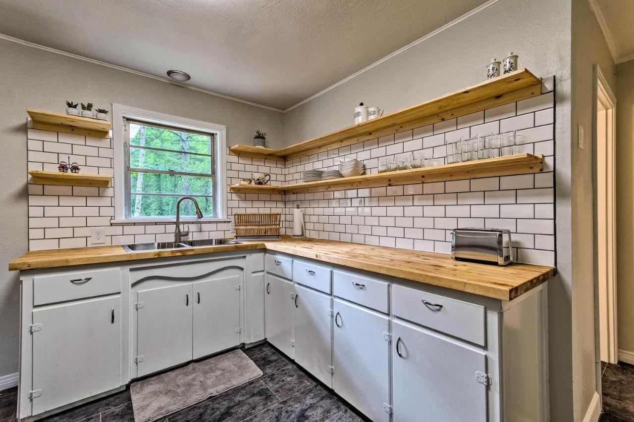 Centrally Located Hot Springs Home With Deck! المظهر الخارجي الصورة