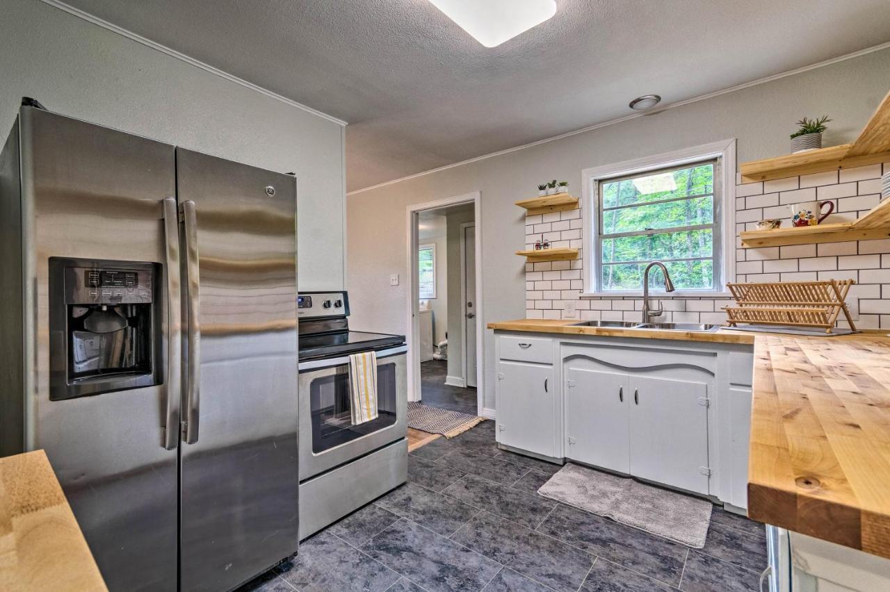 Centrally Located Hot Springs Home With Deck! المظهر الخارجي الصورة